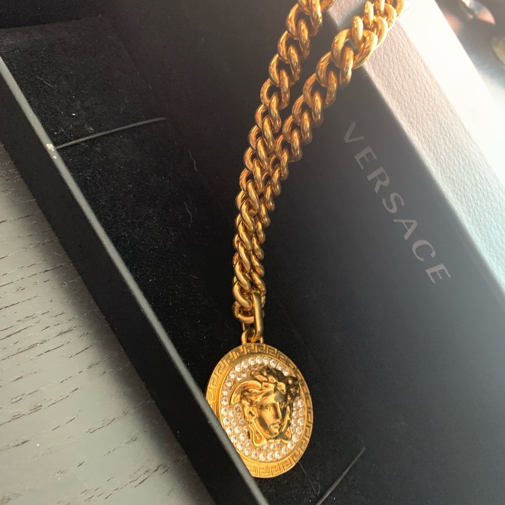 Gold Medusa Crystal Versace Pendant Necklace - Picture 1 of 3
